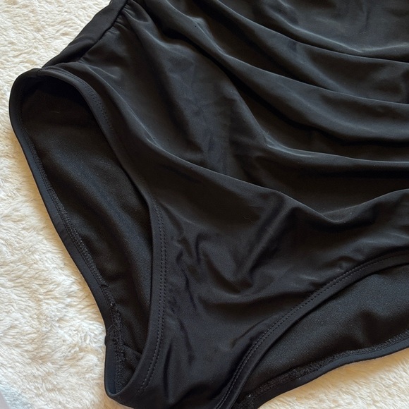 Black Strapless Ruffled One-Piece Swimsuit - Picture 3 of 8